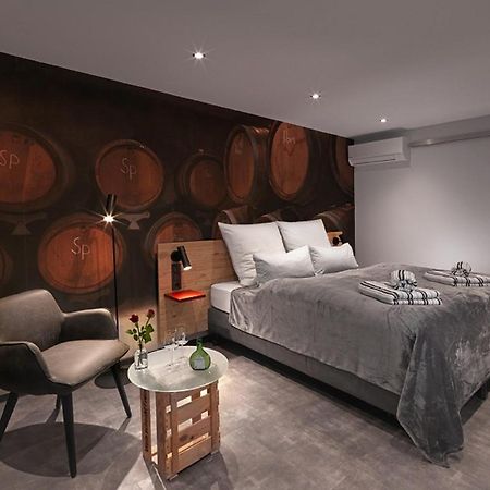 Weinmotel Simon 1 A 阿尔岑瑙·因·尤特弗兰恩 外观 照片