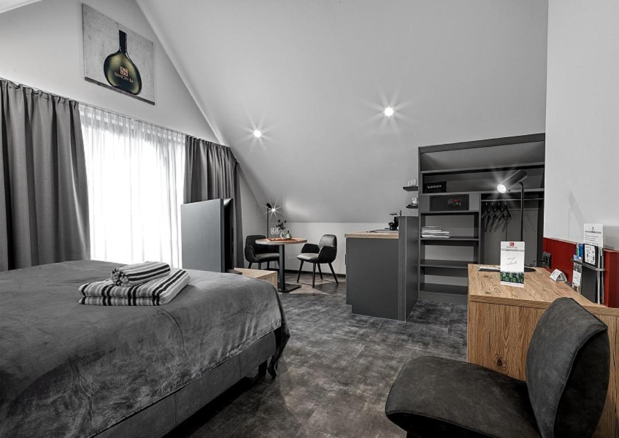 Weinmotel Simon 1 A 阿尔岑瑙·因·尤特弗兰恩 外观 照片